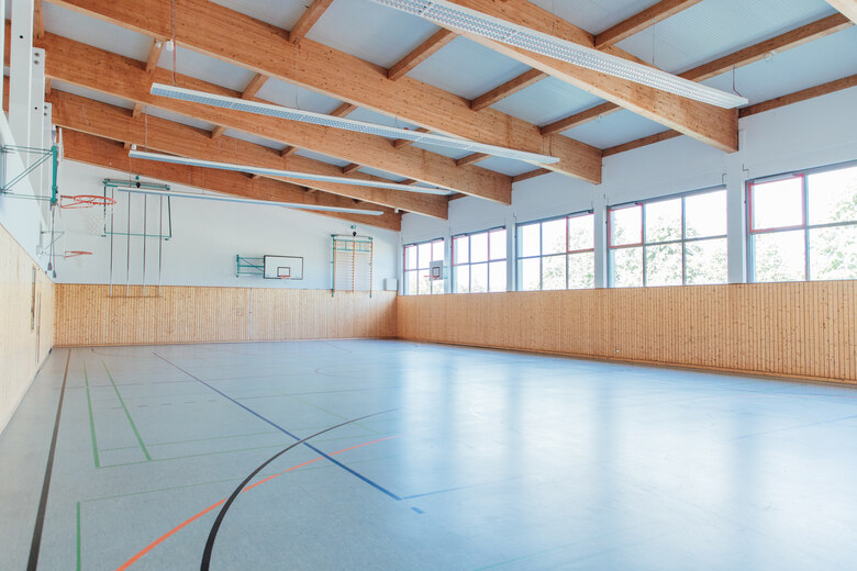 Mehrzweckhalle von innen