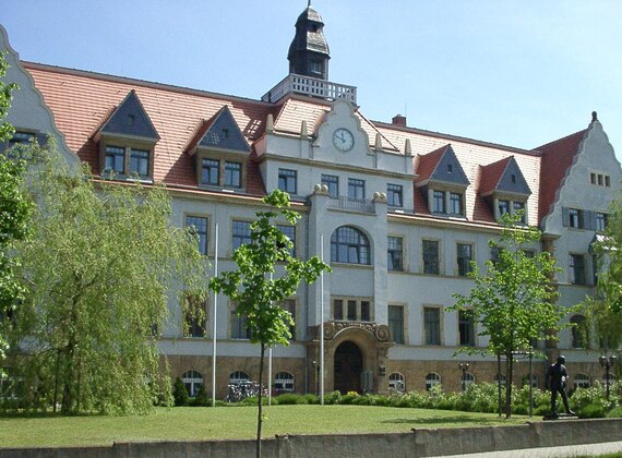 Amtsgericht Riesa, Straßenansicht Hauptgebäude