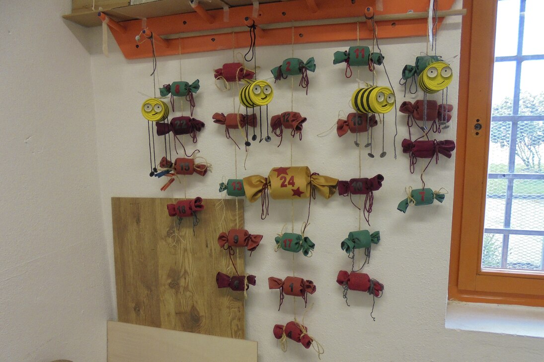 Bild zeigt verschiedene Motive von Insektenhotels