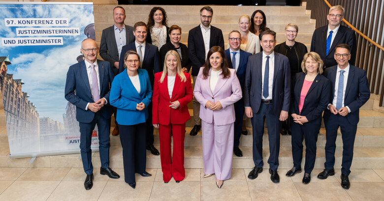 Gruppenfoto der Justizministerinnnen und Justizminister in Hamburg