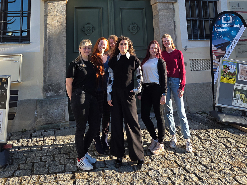 Ministerin Prof. Geiert in Stoplen vor dem Amtsgericht