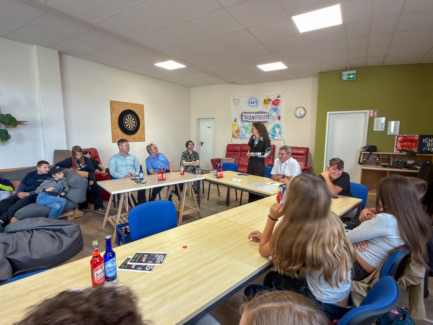 Ministerin Prof. Geiert im Jugendclub Hartmannsdorf